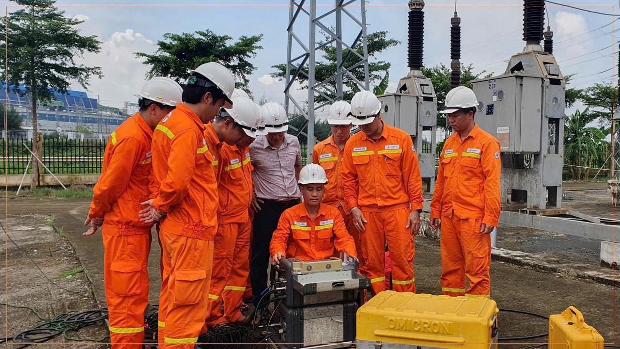 Những “bác sĩ” thầm lặng giữ nhịp truyền tải điện an toàn dịp Quốc khánh 2/9