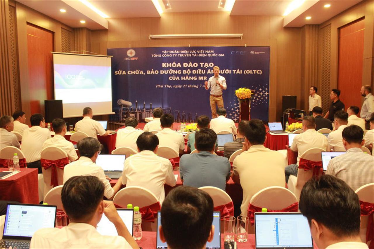 Truyền tải điện Tây Bắc 1 tổ chức thành công khóa đào tạo sửa chữa, bảo dưỡng bộ điều áp dưới tải (OLTC) của hãng MR